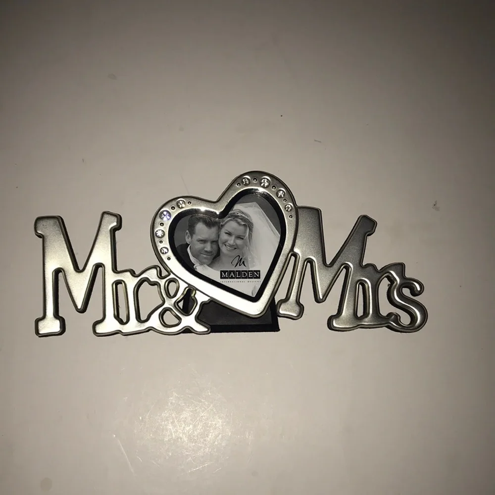 NWOT Mr & Mrs Picture Frame